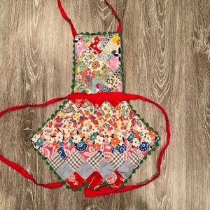 Vintage Antique Apron for a child. Hand made Patchwork Quilted Excellent condit